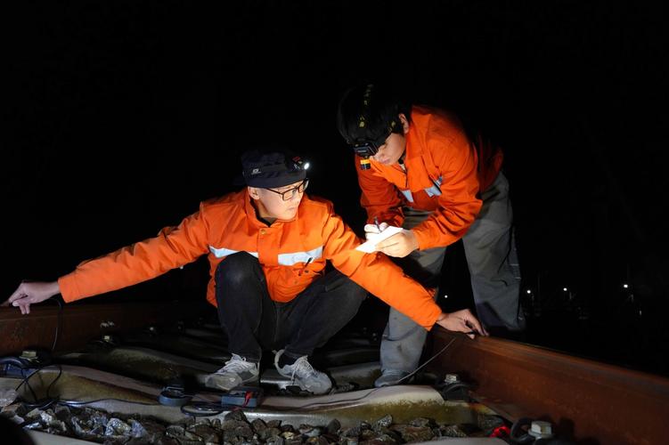 對主橋部分軌道電路相關信號設備的限界,電氣特性等基礎數據進行測量